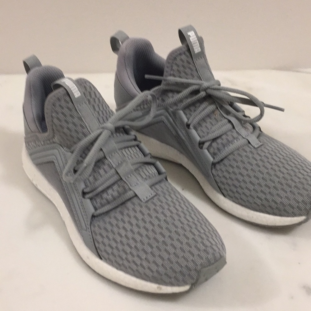 EUC Puma soft foam sneakers